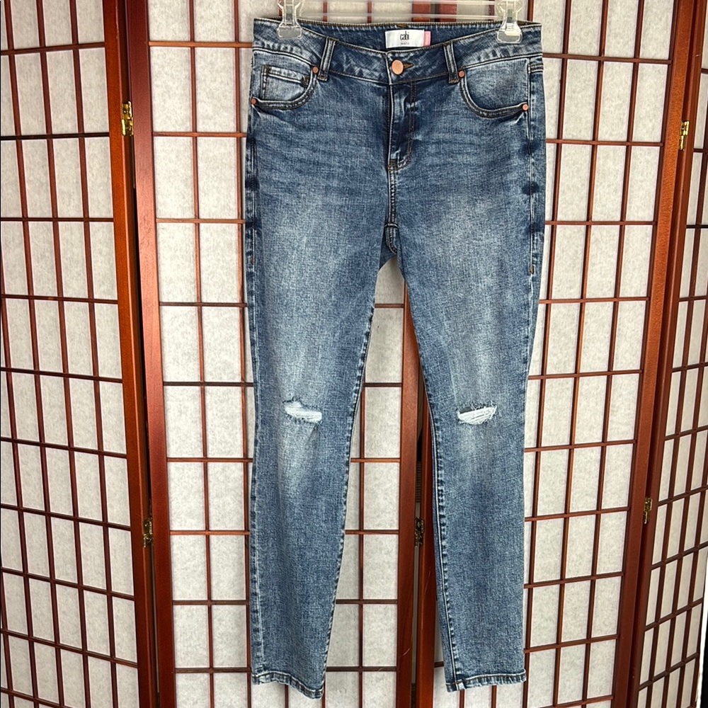 Cabi “The Skinny” Women's Blue by Jeans in a vintage wash, 10